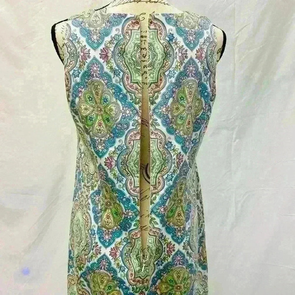 London Times Size 10 Sleeveless Midi Dress with Floral Designs - Picture 9 of 10